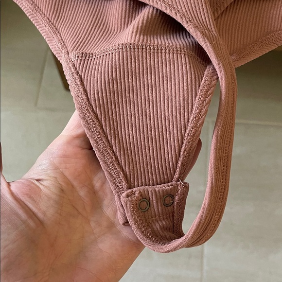 A&F Ribbed Bodysuit - Picture 4 of 4